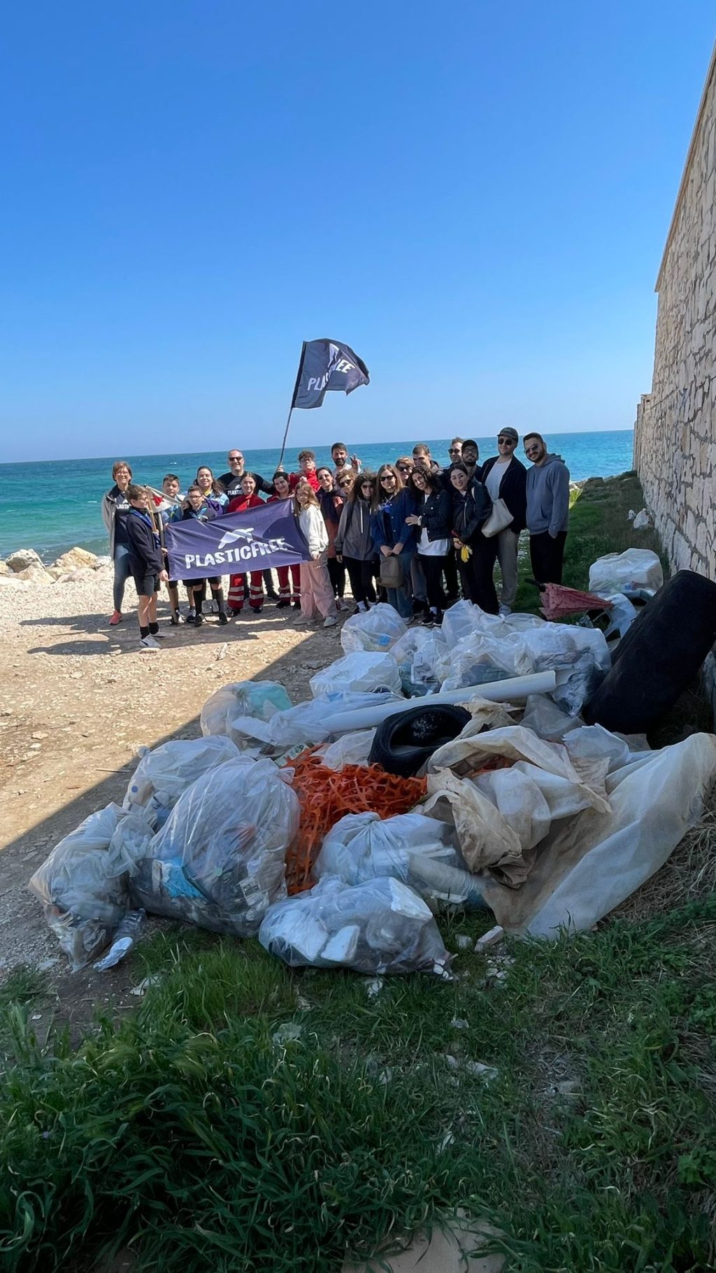 Il Leo Club scende in campo per l’ambiente: giornata di pulizia tra Savelletri e Torre Canne